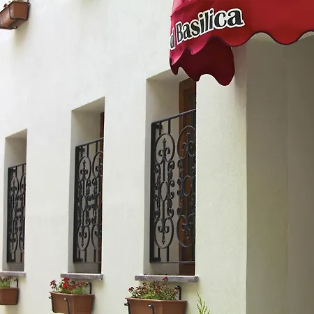 Hotel Red Basilica 2*